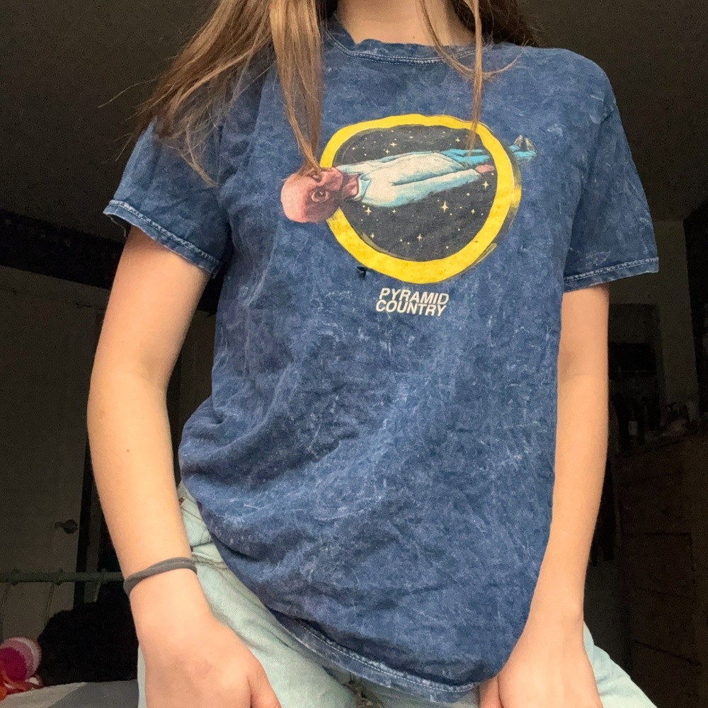 Cool, eye catching t shirt . Pyramid county.